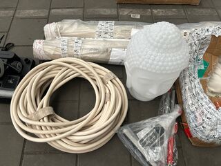 Partij huishoudelijke artikelen en woonaccessoires w.o. draadloze stof
