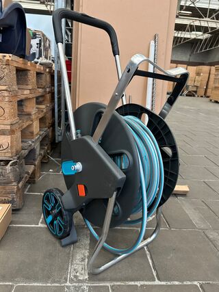 Verrijdbare tuinslanghaspel met tuinslang Gardena