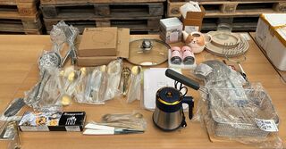 Partij keuken artikelen w.o. bestek, keukenweegschaal W.o. Kitche Brot