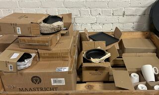 132x Horeca- en serviesgoed Maastricht Porselein
