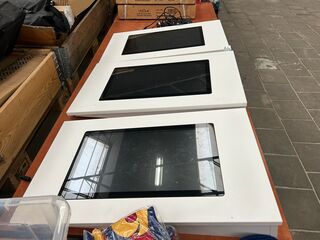 3x Elo Touch Solutions touchscreen monitor met Newland barcodescanner