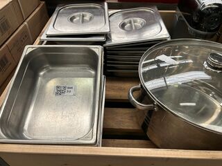 Partij horeca artikelen w.o. gastronoom bakken, chafing dishes, deksel