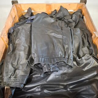 Partij lederen kleding (zonder mouwen ed)