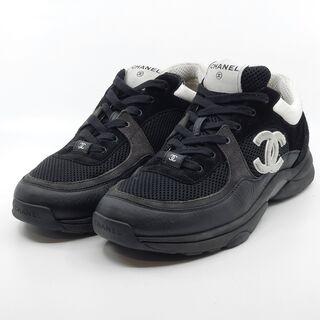 Paar sneakers, maat 45, Chanel, W G38301