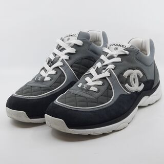 Paar sneakers, maat 45, Chanel, W G40186