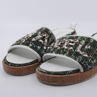Paar slippers, maat 37, Chanel