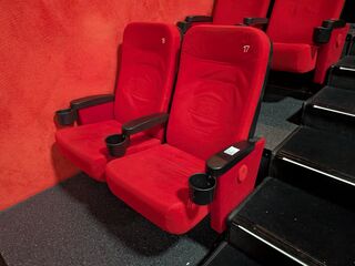 Set van 2 bioscoopstoelen met bekerhouders