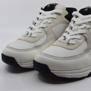 Paar sneakers, maat 44, Chanel, W G38301