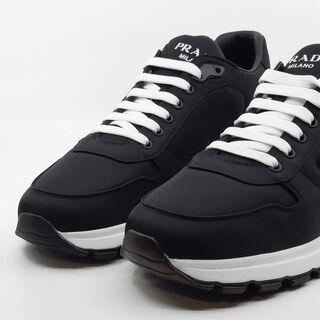 Paar sneakers, maat 11, Prada, 2EE369