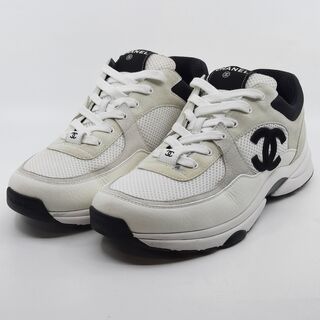 Paar sneakers, maat 44, Chanel, W G38301