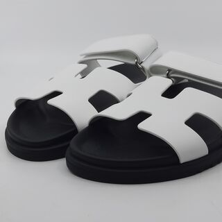 Paar sandalen, Hermès, R011222100Z 385 2411