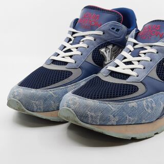 Paar sneakers, maat 11, Louis Vuitton, G0 0284