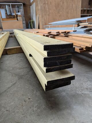 Partij diverse houten planken en latten