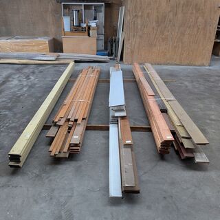 Partij diverse houten planken en latten