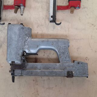 3x Diverse pneumatische tacker