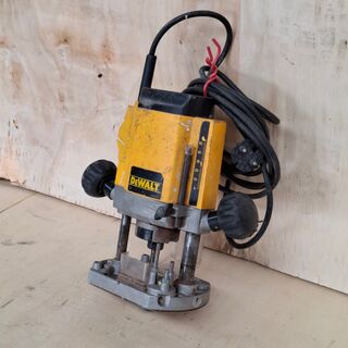 Bovenfrees DeWalt, DW614