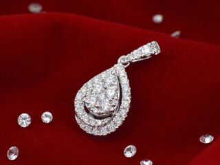 Witgouden hanger met diamanten pear shape, excl. ketting
