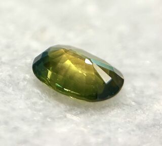 Edelsteen – 0.91 carat natuurlijke groene saffier