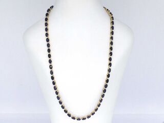 Geelgouden collier met diamanten en saffier