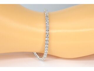 Witgouden armband vol met briljant geslepen diamanten 5.40 carat