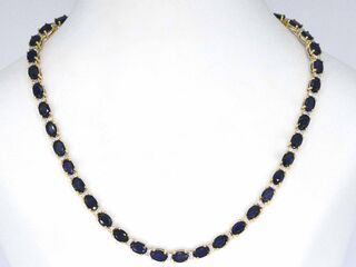 Geelgouden collier met diamanten en saffier