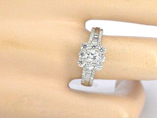 Platina ring met een natuurlijke prinses en briljant geslepen diamante