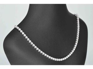 Diamanten tennis collier met 107 briljant geslepen diamanten