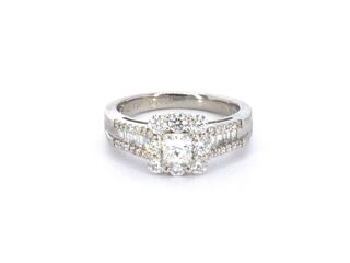 Platina ring met een natuurlijke prinses en briljant geslepen diamante