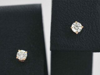 Rosegouden oorbellen met diamant