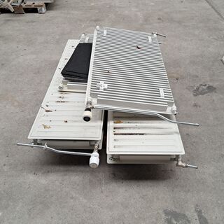 4x Radiator met thermostaatknop