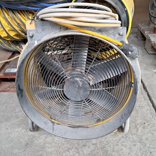 3x Diverse ventilators met diverse slangen o.a. Dryfast