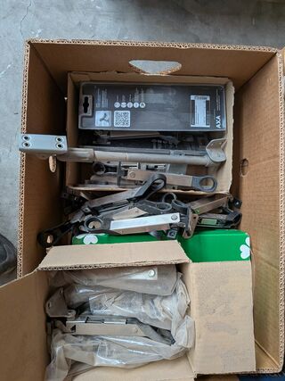 Assortiment ijzerwaar op pallet