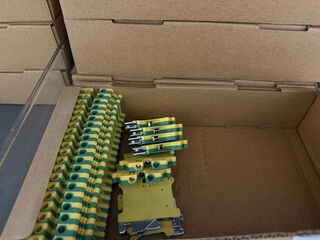Ca. 320x XIN Aardklem XTB1-SLG5 SEP Europe, XTB1-SLG5