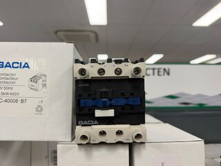 Ca. 21x Magneetschakelaar 2NO+2NC 24VAC 40A GACIA, SC-4008