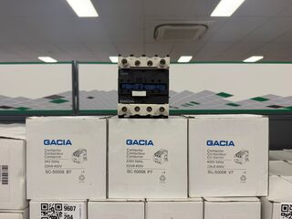 Ca. 39x Magneetschakelaar 2NO+2NC 24VAC 50A, 2NO+2NC 230VAC 50A, 2NO+2