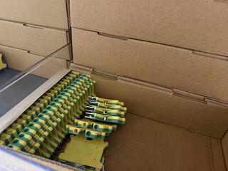 Ca. 320x XIN Aardklem XTB1-SLG5 SEP Europe, XTB1-SLG5