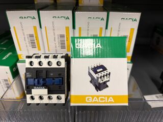 Ca. 41x Magneetschakelaar 3+1NC 230VAC 25A GACIA, SC-2501