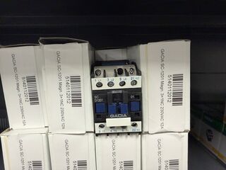Ca. 47x Magneetschakelaar 3+1NC 230VAC 12A GACIA, SC-1201