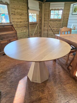 Eettafel, Zuiver, Lotus, eiken fineer, 2025