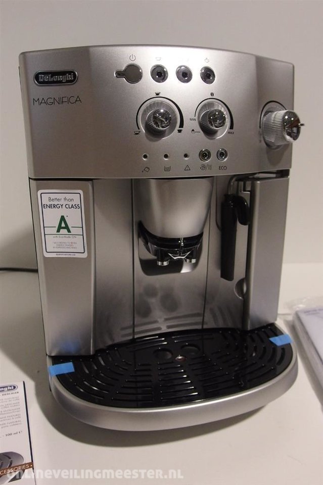 DeLonghi coffee machine Magnifica ESAM 4200.S