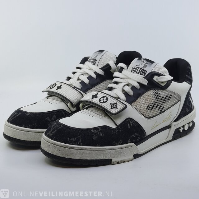 Pair of shoes, size 42 Louis Vuitton, VL 2168