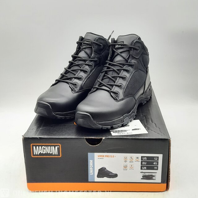 Pair of hiking boots size 45 Magnum Viper Pro 5.0Plus Onlineauctionmaster