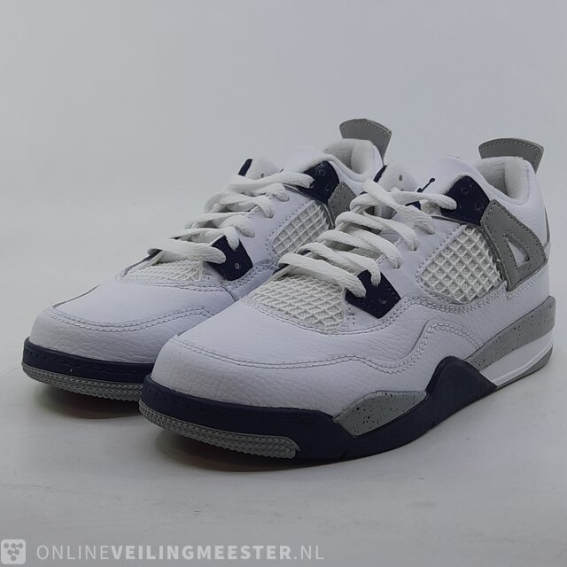 Paar kinder sneakers maat 33 1 2 Nike Jordan 4 Retro Q7669 140