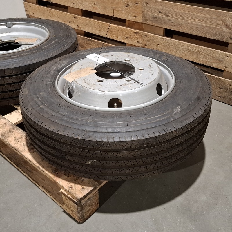 2x Band met velg (t.b.v. Schmidt veegmachine), 215/75R 17.5 – foto 2 – kavel bij Onlineveilingmeester, Heerenveen