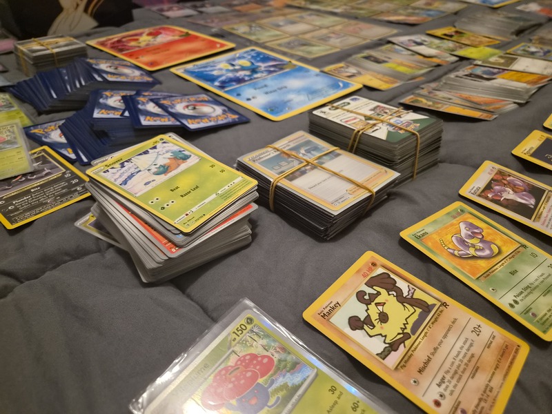 Large collection of Pokmon cards with many vintage cards