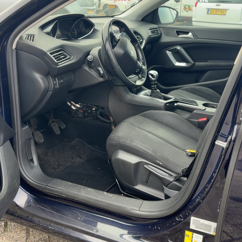 Personenauto, Peugeot, 308 SW, 1.6 BlueHDI Blue Lease Executive, 2014 – foto 9 – kavel bij Domeinen Roerende Zaken, Soesterberg