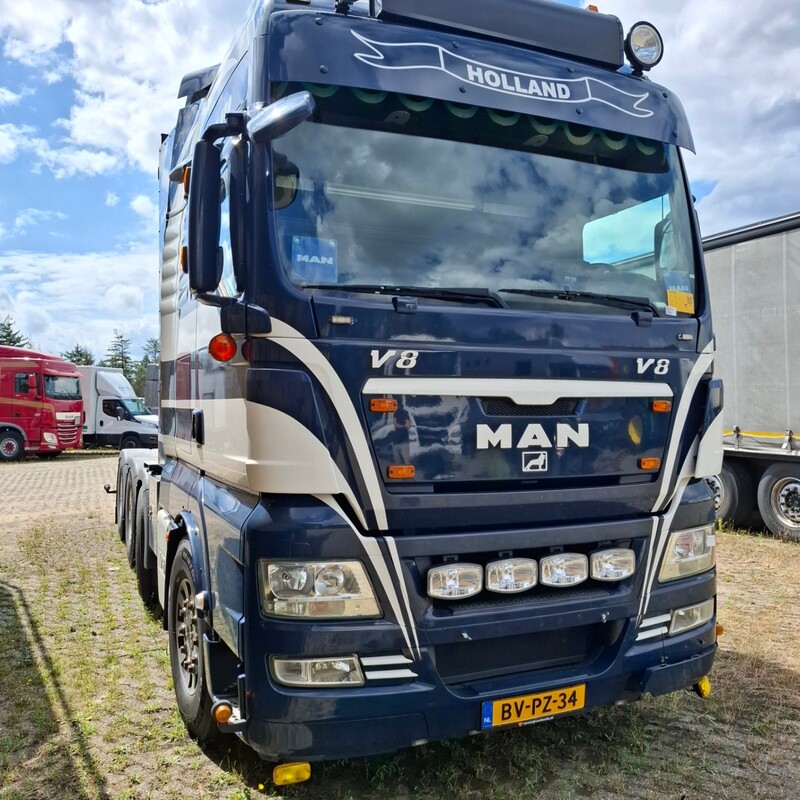 Vrachtwagen, MAN, TGX 41.680 8x4/4, 2009 – foto 3 – kavel bij Domeinen Roerende Zaken, Soesterberg