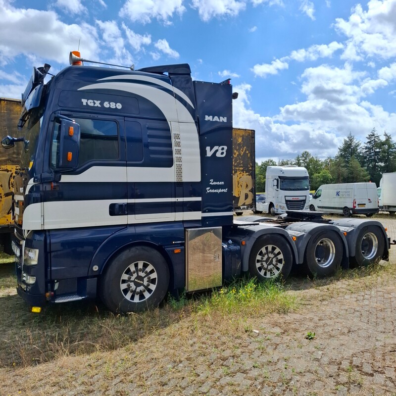 Vrachtwagen, MAN, TGX 41.680 8x4/4, 2009 – foto 8 – kavel bij Domeinen Roerende Zaken, Soesterberg
