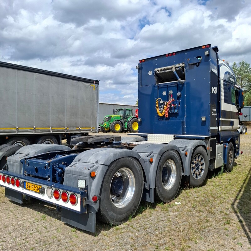 Vrachtwagen, MAN, TGX 41.680 8x4/4, 2009 – foto 4 – kavel bij Domeinen Roerende Zaken, Soesterberg