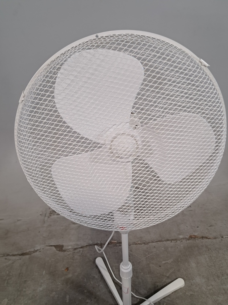 Ca. 31x Staande ventilator, O.a. Strijbosch – foto 2 – kavel bij Domeinen Roerende Zaken, Groningen